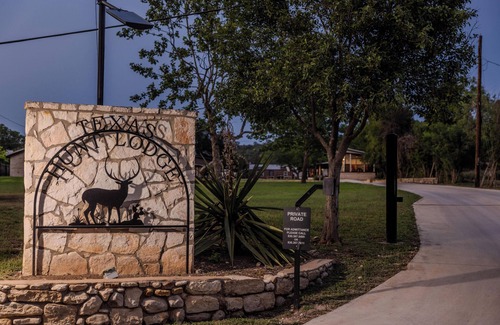 Ingram Cabin | Lake View 2 Bedroom Cabin w/Living Area and Walk in Shower