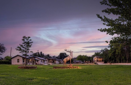 Ingram Cabin | Lake View 2 Bedroom Cabin w/Living Area and Walk in Shower