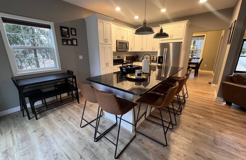 Pocono Summit House | Lake view 4-bedrooms house for 12 people in gated community in peaceful Pocono