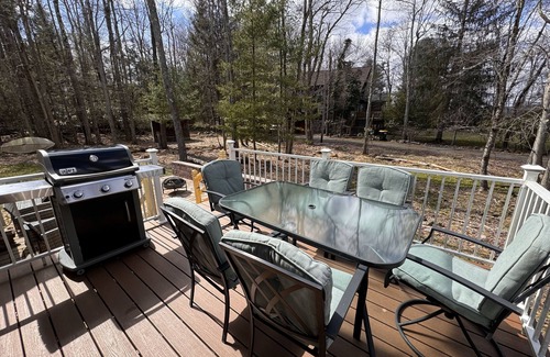 Pocono Summit House | Lake view 4-bedrooms house for 12 people in gated community in peaceful Pocono