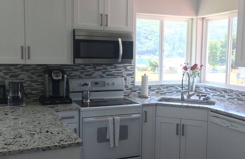 Maple Grove House | Lake View and Access, Close to National Parks