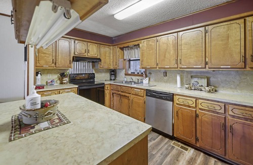 Dennis House | Lake View and Access! - 2 Bdrm, sleeps 6, beautiful lake views!