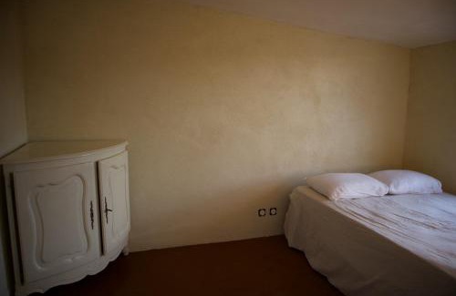 Bauduen Apartment | Lake View and Sheltered Terrace