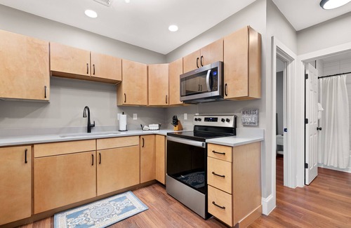Lake Junaluska Apartment | Lake-view apartment with a full kitchen, patio, pool, tennis & basketball access