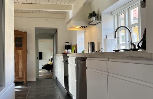 Grindsted Condo | Lake View Apartment