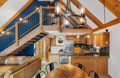 Brockway Apartment | Lake View Cabin Hot-Tub Bunk Room Close to Slopes