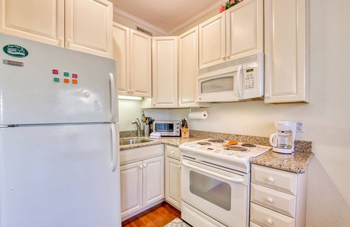 Lake Junaluska House | Lake view charmer with free WiFi, full kitchen, and private washer/dryer