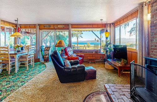 Cascade Cabin | Lake-view dog-friendly home in great location with large deck, fireplace & grill