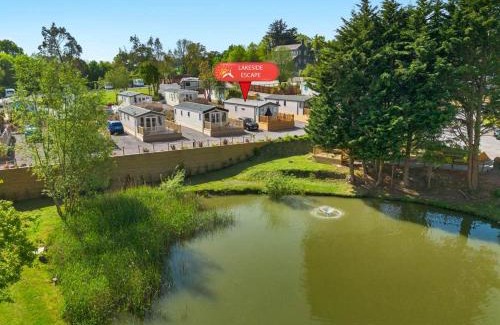 Cheriton Bishop Ski Chalet | Lake View Escape - Fishing Lakes, Heated Outdoor Swimming Pool 500yrds on Sister Park , Pool Open April to September