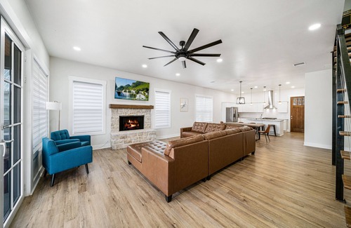 Vinita House | Lake View Family Retreat - Arcade Fire Pit BBQ