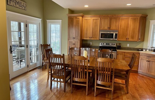 Scottsville House | LAKE VIEW GETAWAY: On Barren River Lake, Great for Groups, 2 Decks,