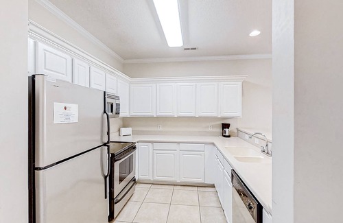 Little River Condo | Lake-view ground-floor condo with screened patio, W/D, & pool