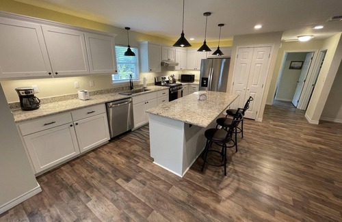 Crockett House | Lake View home with 3 king bedrooms