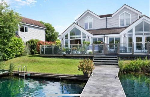South Cerney House | Lake View Landings Cotswolds Water Park South Cerney