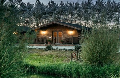 Wrangle House | Lake View Lodges - 25076