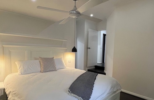 Cannons Creek House | Lake View Pet Friendly Home Equipped With Fishing Rod, Kayaking or Bike Riding