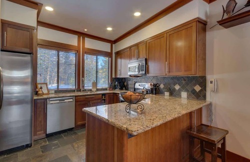 Tahoe Tavern House | Lake View|Pier|Bouys|Pickleball|Walk to Town