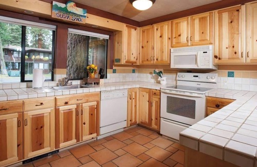 Tahoe Tavern House | Lake View|Pier|Bouys|Pickleball|Walk to town