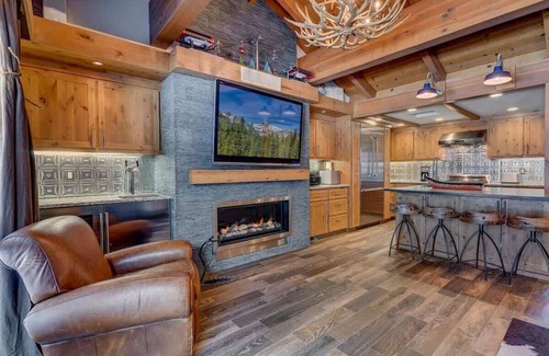 Tahoe Sierra Estates Condo | Lake View|Pier|Bouys|Pickleball|Walk to Town