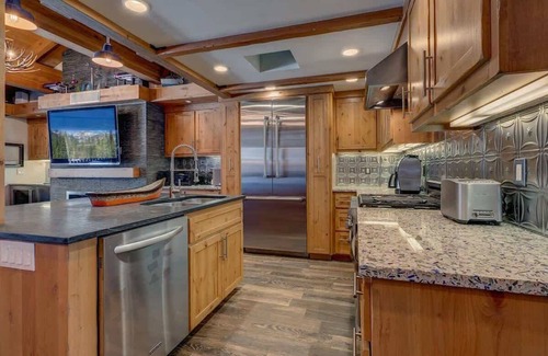 Tahoe Sierra Estates Condo | Lake View|Pier|Bouys|Pickleball|Walk to Town