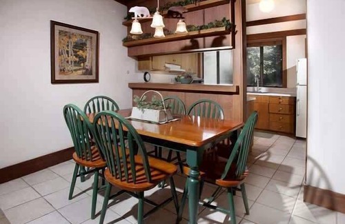 Tahoe Sierra Estates House | Lake View|Pier|Bouys|Pickleball|Walk to town