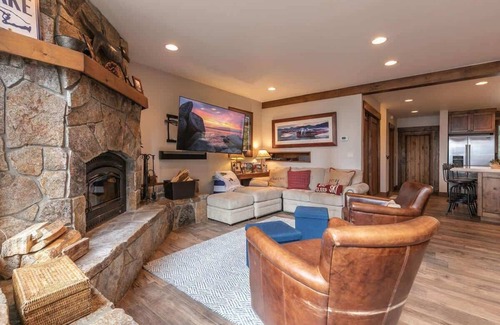 Tahoe Tavern House | Lake View|Pier|Bouys|Pickleball|Walk to town