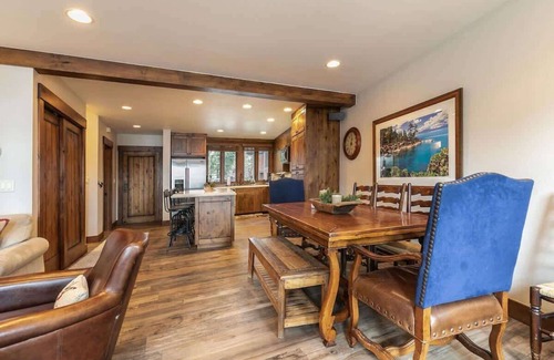 Tahoe Tavern House | Lake View|Pier|Bouys|Pickleball|Walk to town
