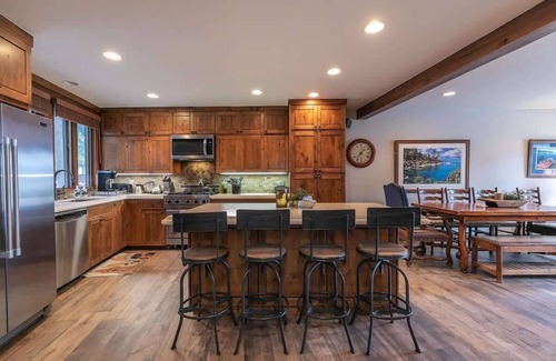 Tahoe Tavern House | Lake View|Pier|Bouys|Pickleball|Walk to town