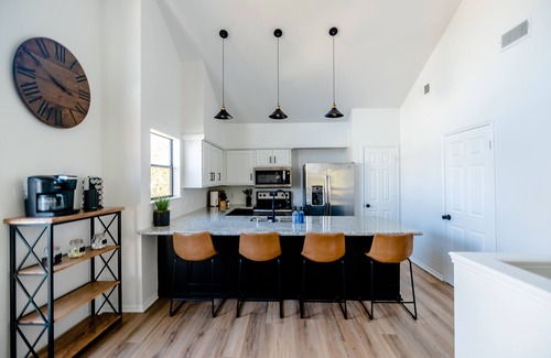 April Sound House | Lake View. Private deck. New Interior. Walk 2 Lake