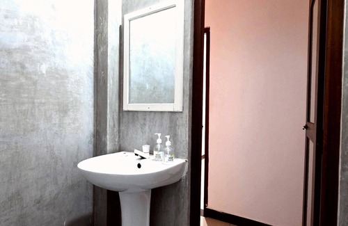 Uswetakeiyawa Hotel | Lake View Resort by Tropicube