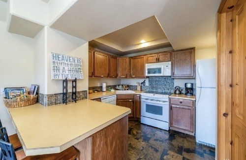 Willow Point House | Lake View Sleep 12 Pool Hot Tub Game House April 1 Pool Opening!