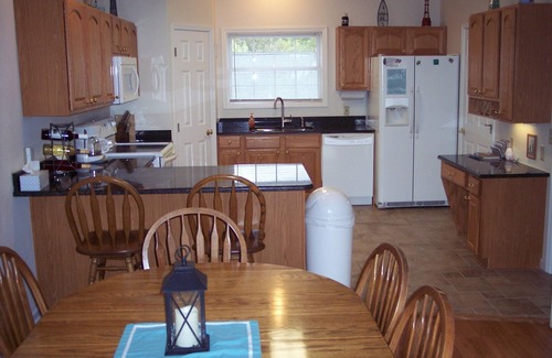 Marblehead Condo | Lake View! - Sleeps 13, Pool, Cedar Point, Islands, WiFi, Wow!