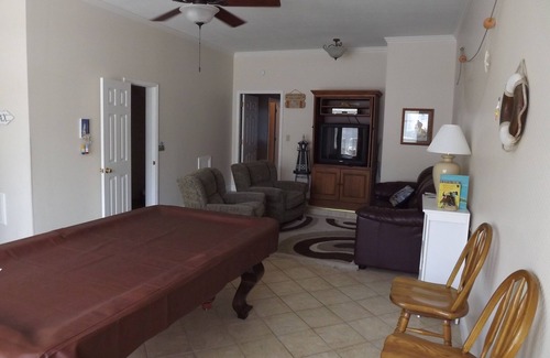 Marblehead Condo | Lake View! - Sleeps 13, Pool, Cedar Point, Islands, WiFi, Wow!