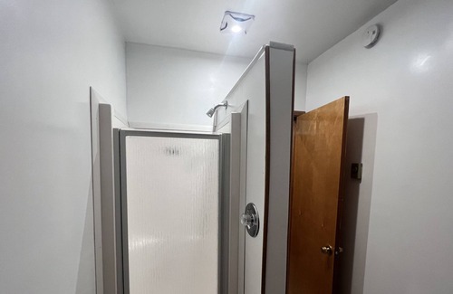 Wilson Apartment | Lake View Studio Apartment Above Garage
