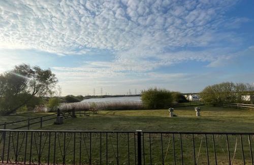 Lydd Apartment | Lake View Suite, Romney Marsh