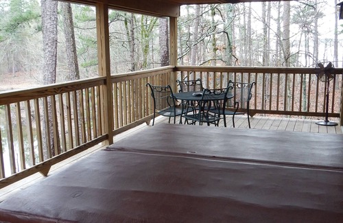 Mount Ida Cottage | Lake view three bedroom, three bath Harbor North luxury cottage with private hot tub overlooking Lake Ouachita. by RedAwning