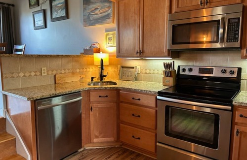Gilford Condo | Lake-view townhome at Samoset with pools, beach, WiFi, & AC