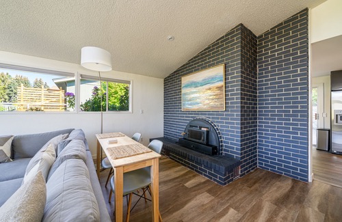 Manson House | Lake View, View Deck & Private Pool!