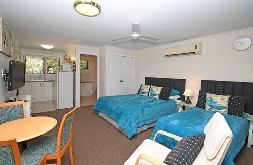 Urangan Apartment | Lake View Villa