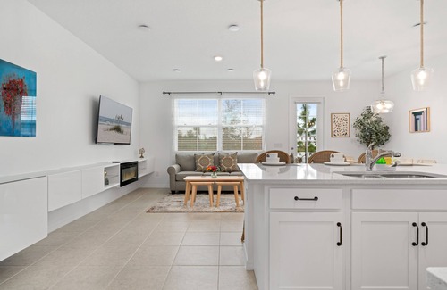 Davenport House | Lake View Villa |Sleeps 8!
