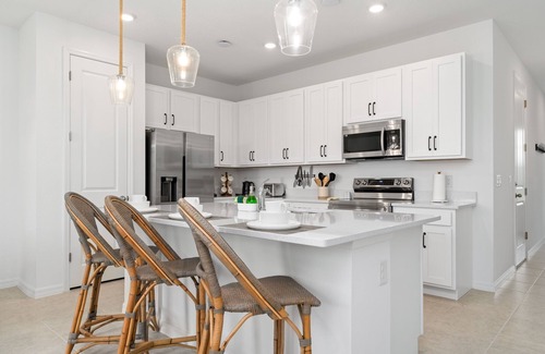 Davenport House | Lake View Villa |Sleeps 8!