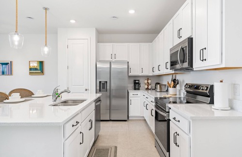 Davenport House | Lake View Villa |Sleeps 8!