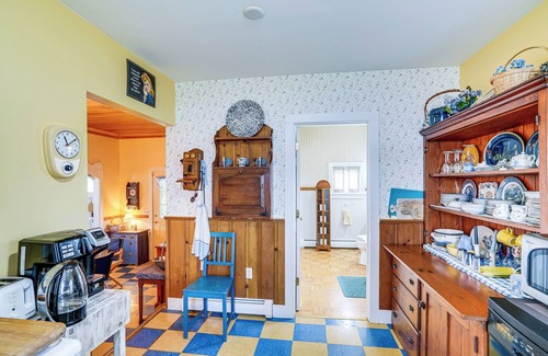 Pittsfield Cottage | Lake Views & Dock Access - Pittsfield Cottage!