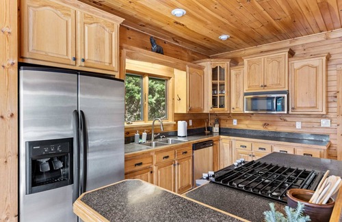 Morganton Cabin | Lake Views | Hot Tub | Fire Pit | Micro Events