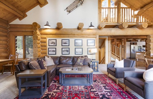 Wolfe Estates Cabin | Lake Views King Cabin w Hot Tub | Trails | Sleds