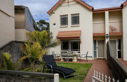 Grange House | "LAKE VILLA" - Lake views & Pool. Walk to beach/shops