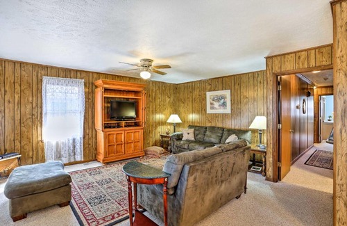 Lake Waccamaw House | Lake Waccamaw Home with Fenced Yard and Shared Pier!