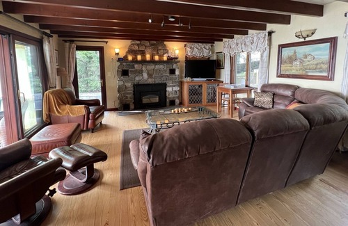 Paupack House | Lake Wallenpaupack Lakefront House with Spectacular Sunsets