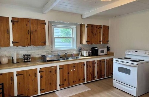 Bryn Mawr-Skyway House | Lake Washington Retreat, Quiet Neighborhood w/View