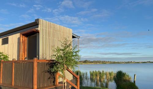 Seymour Apartment | Lake Wellington Luxury Retreat